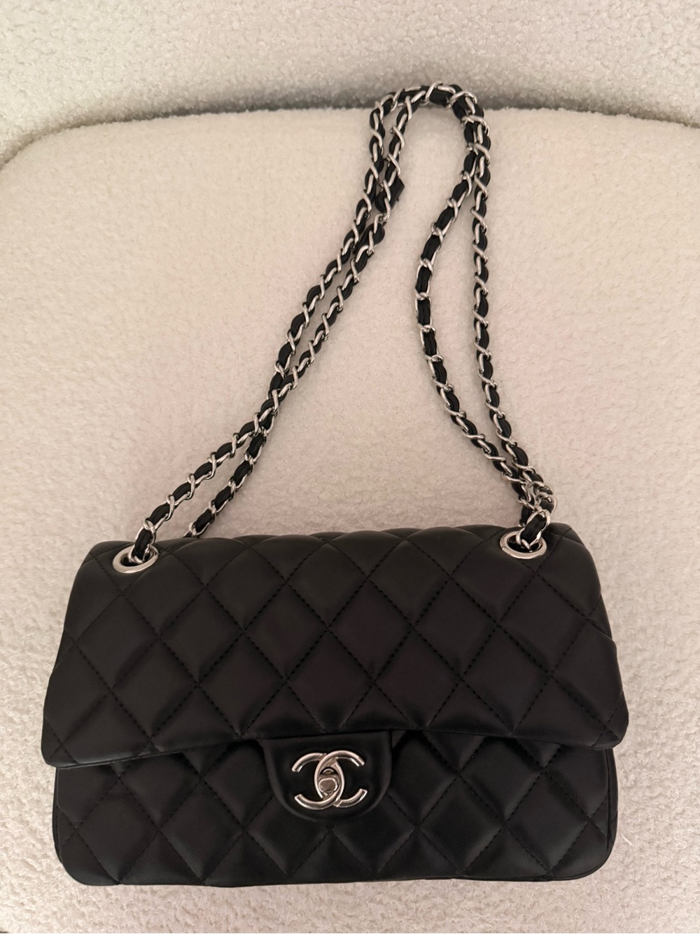 CHANEL Black Quilted Leather Shoulder Bag with Silver Chain